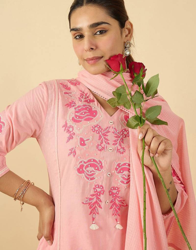 Women Floral Embroidered Panelled Thread Work Kurta with Trousers & Dupatta