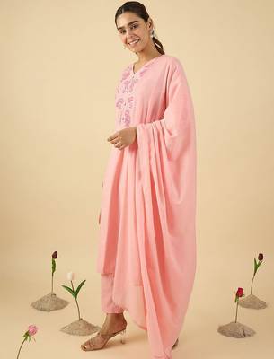 Women Floral Embroidered Panelled Thread Work Kurta with Trousers & Dupatta 4
