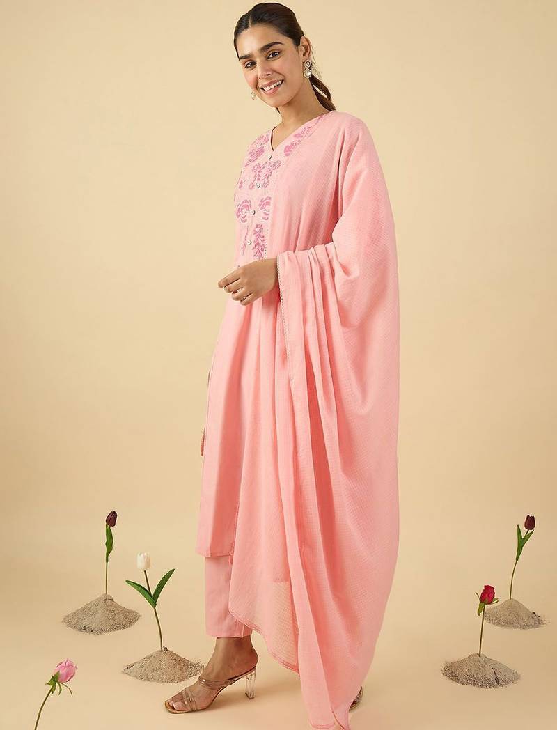 Women Floral Embroidered Panelled Thread Work Kurta with Trousers & Dupatta