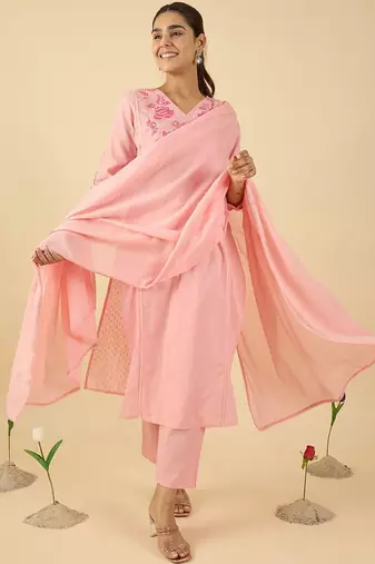 Women Floral Embroidered Panelled Thread Work Kurta with Trousers & Dupatta