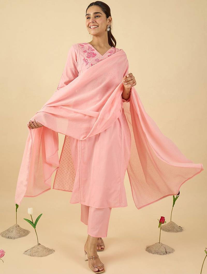 Women Floral Embroidered Panelled Thread Work Kurta with Trousers & Dupatta
