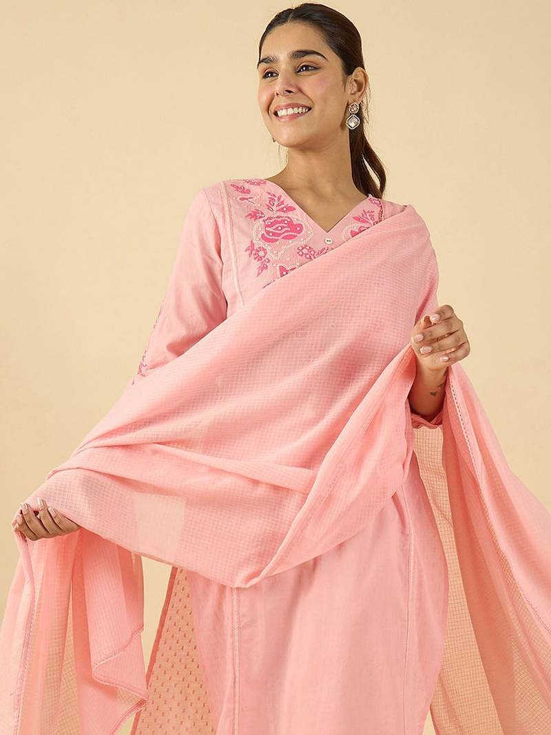 Women Floral Embroidered Panelled Thread Work Kurta with Trousers & Dupatta