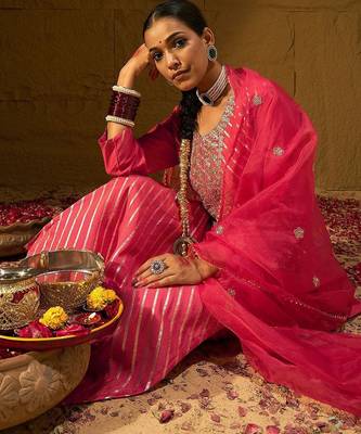 Leheriya Embroidered Thread Work Chanderi Silk Kurta With Trousers & Dupatta 1