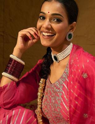 Leheriya Embroidered Thread Work Chanderi Silk Kurta With Trousers & Dupatta 2