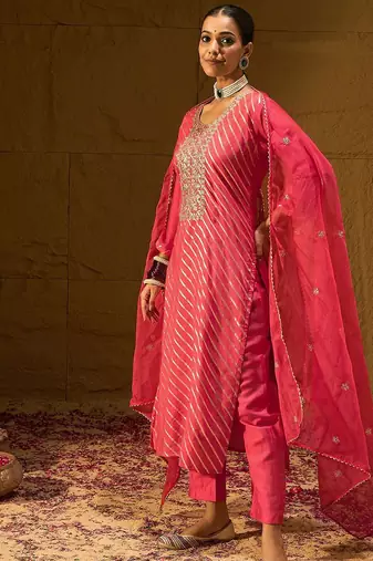 Leheriya Embroidered Thread Work Chanderi Silk Kurta With Trousers & Dupatta