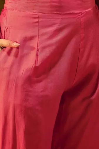 Leheriya Embroidered Thread Work Chanderi Silk Kurta With Trousers & Dupatta
