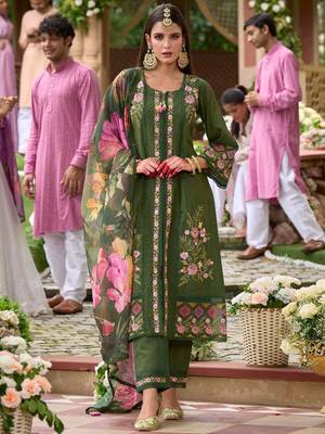 Women Floral Embroidered Panelled Thread Work Kurta with Trousers & With Dupatta 1