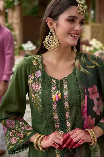 Women Floral Embroidered Panelled Thread Work Kurta with Trousers & With Dupatta