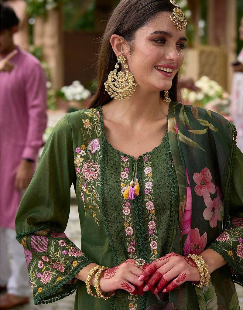 Women Floral Embroidered Panelled Thread Work Kurta with Trousers & With Dupatta