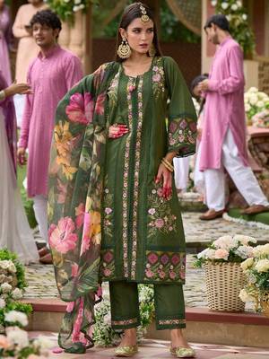 Women Floral Embroidered Panelled Thread Work Kurta with Trousers & With Dupatta 3