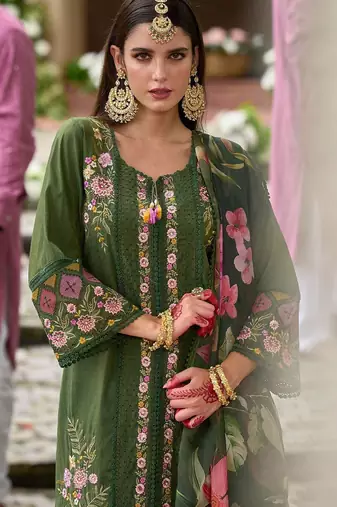 Women Floral Embroidered Panelled Thread Work Kurta with Trousers & With Dupatta