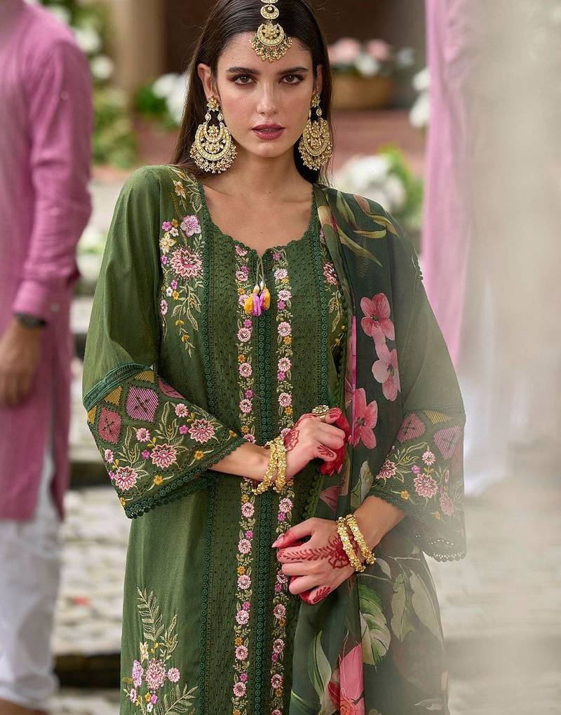 Women Floral Embroidered Panelled Thread Work Kurta with Trousers & With Dupatta