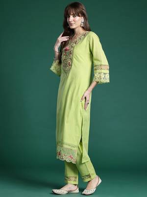 Floral Embroidered Thread Work Linen Kurta with Trousers & Dupatta 5