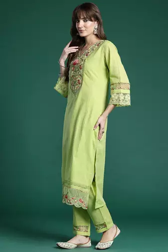 Floral Embroidered Thread Work Linen Kurta with Trousers & Dupatta