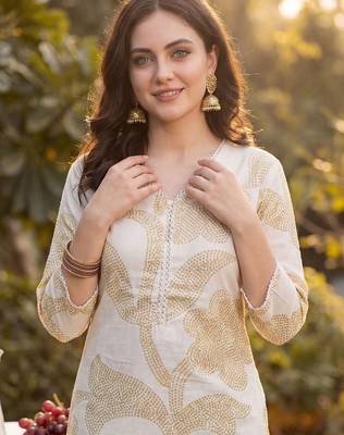 Women Floral Printed Regular Pure Cotton Kurta with Trousers 1