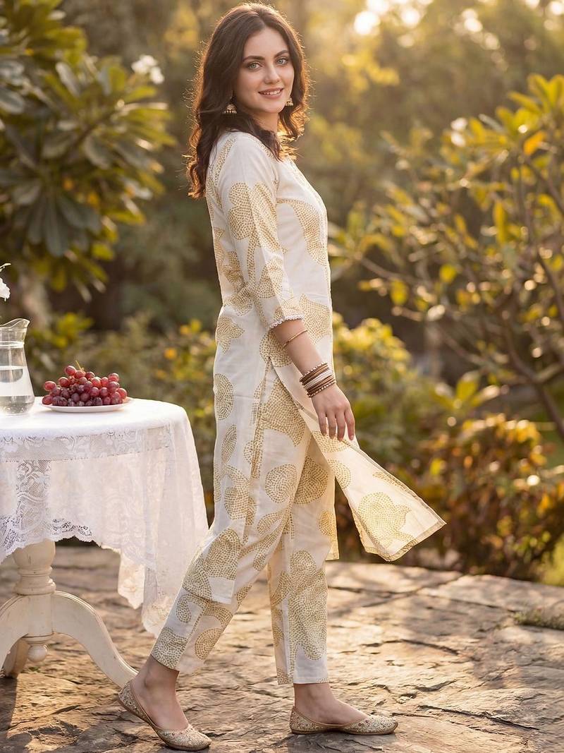 Women Floral Printed Regular Pure Cotton Kurta with Trousers
