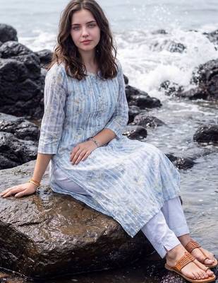Women Ethnic Motifs Printed Regular Beads and Stones Pure Cotton Kurta with Trousers 1