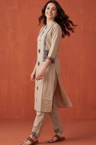 Women Ethnic Motifs Embroidered Regular Thread Work Pure Cotton Kurta with Trousers