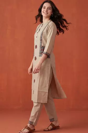 Women Ethnic Motifs Embroidered Regular Thread Work Pure Cotton Kurta with Trousers