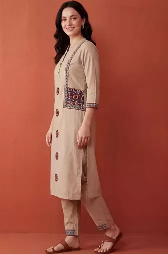 Women Ethnic Motifs Embroidered Regular Thread Work Pure Cotton Kurta with Trousers
