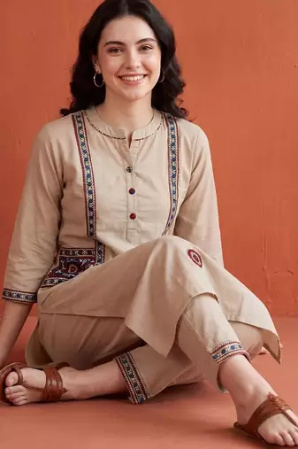 Women Ethnic Motifs Embroidered Regular Thread Work Pure Cotton Kurta with Trousers