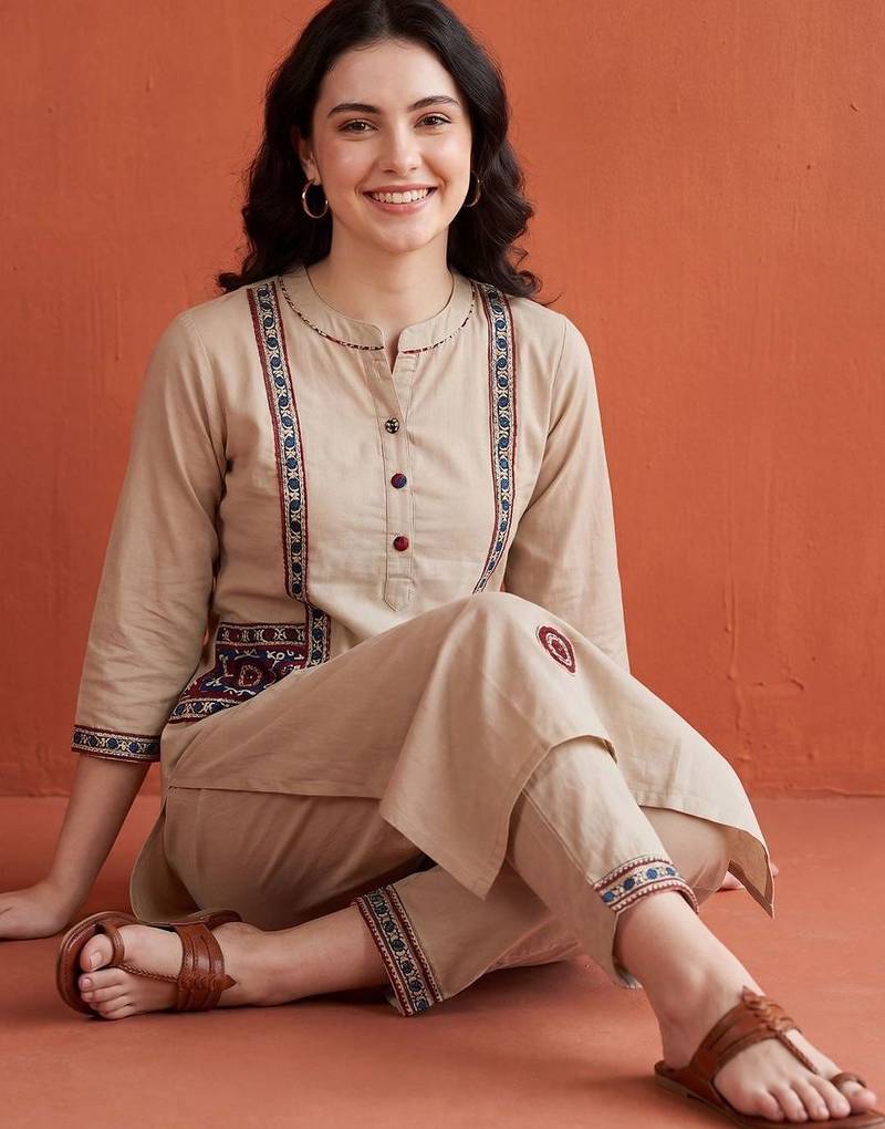 Women Ethnic Motifs Embroidered Regular Thread Work Pure Cotton Kurta with Trousers