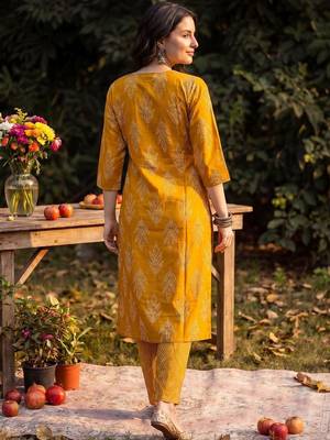 Women Ethnic Motifs Printed Regular Linen Kurta with Trousers & With Dupatta 4