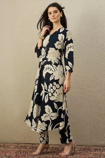 Women Floral Printed Regular Kurta with Trousers