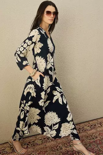 Women Floral Printed Regular Kurta with Trousers