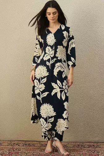 Women Floral Printed Regular Kurta with Trousers
