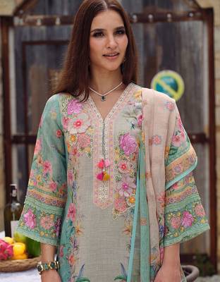 Floral Embroidered Beads and Stones Straight Kurta With Trousers & Dupatta 1