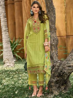Women Floral Regular Thread Work Linen Kurta with Trousers & With Dupatta 4