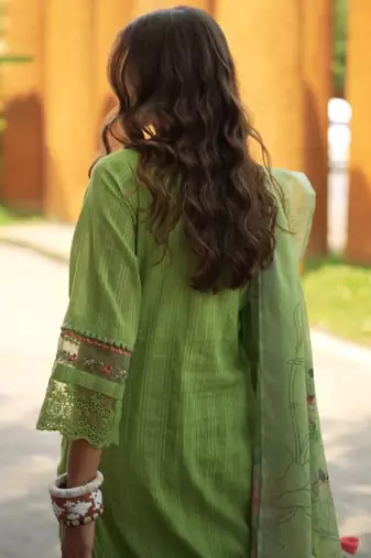 Women Floral Regular Thread Work Linen Kurta with Trousers & With Dupatta