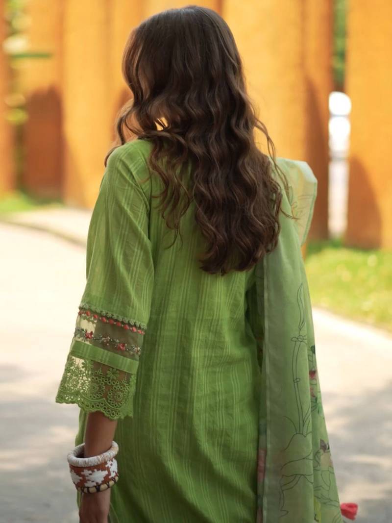 Women Floral Regular Thread Work Linen Kurta with Trousers & With Dupatta