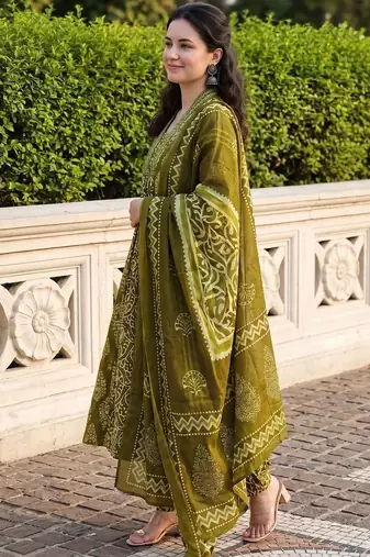 Women Ethnic Motifs Printed Regular Pure Cotton Kurta with Trousers & With Dupatta