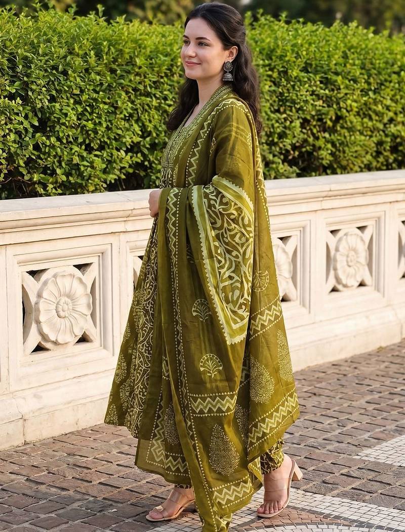 Women Ethnic Motifs Printed Regular Pure Cotton Kurta with Trousers & With Dupatta