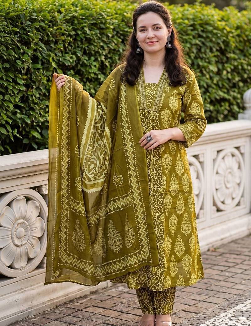 Women Ethnic Motifs Printed Regular Pure Cotton Kurta with Trousers & With Dupatta