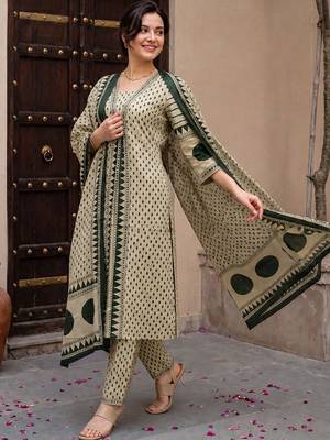 Women Printed Regular Pure Cotton Kurta with Trousers & With Dupatta 1