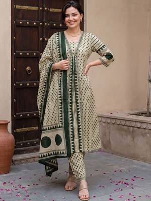 Women Printed Regular Pure Cotton Kurta with Trousers & With Dupatta 2