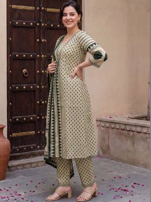 Women Printed Regular Pure Cotton Kurta with Trousers & With Dupatta 3