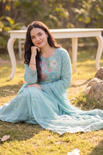 Women Floral Embroidered Panelled Thread Work Pure Cotton Kurta with Trousers & With Dupatta