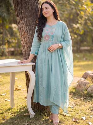 Women Floral Embroidered Panelled Thread Work Pure Cotton Kurta with Trousers & With Dupatta 2