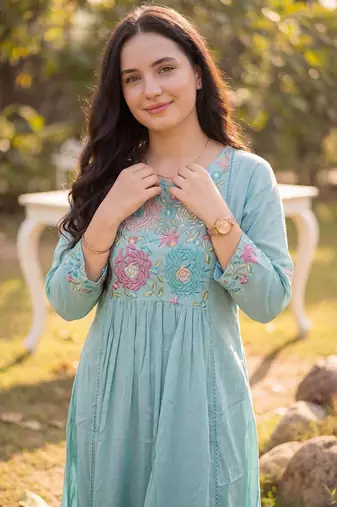 Women Floral Embroidered Panelled Thread Work Pure Cotton Kurta with Trousers & With Dupatta