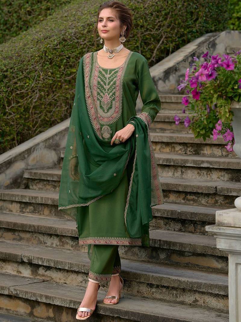 Ethnic Motifs Yoke Design Straight Kurta with Trousers & Dupatta
