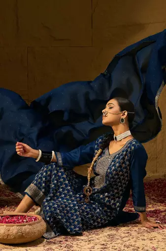 Ethnic Motifs Embroidered V-Neck Jacquard Straight Kurta With Trousers & Dupatta