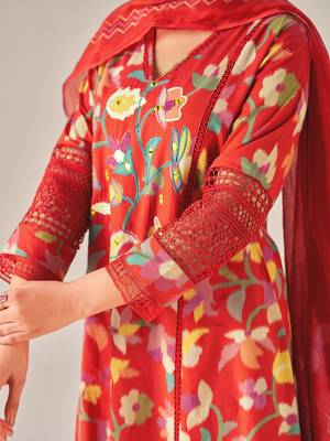 Red cotton printed hand embroidery kurta set with dupatta 5