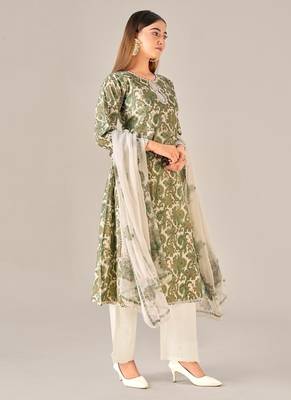 Green cotton printed hand embroidery kurta set with dupatta 3