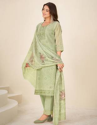 Green linen printed hand embroidery kurta set with dupatta 3