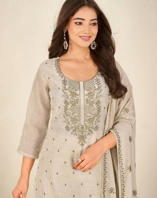 Cream chanderi printed hand embroidery kurta set with dupatta 5