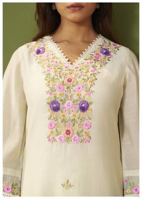 Cream chanderi printed hand embroidery kurta set with dupatta 4